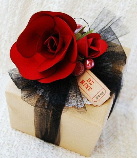 55 Perfect Gift Wrapping Ideas for Christmas Creative Wrapping, Perfect Gift Wrapping, Wrapping Presents, Gift Wrapping Inspiration, Gift Wrapping Ideas, Unique Gift Wrapping, Creative Gift Wrapping, Cadeau Diy, Giant Flowers