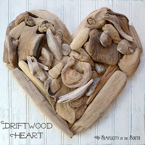 Driftwood Heart Art {Tutorial} - BonBon Break Driftwood Heart, Driftwood Diy, Driftwood Mirror, Driftwood Projects, Driftwood Decor, Driftwood Crafts, Wood Creations, Beach Crafts, Seashell Crafts