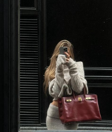 Classy - Fashion Style Inspo | Cozy winter outfit @hannaschonberg ❣️ #classystreetweargirls | Instagram Future Aesthetic, Life Board, Fall Fits, Winter Fits, 가을 패션, Future Life, Fashion Killa, Hermes Birkin, New Yorker