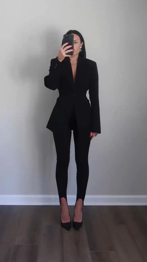 Leggings party fashion Holiday Party Dress Outfit, Chic Winter Party Outfits, Black Outfit Winter Classy, Black Stirrup Leggings Outfit, Black Blazer Fall Outfit, Holiday Office Outfits, Black Leggings Outfit Office, How To Dress Up Leggings For Work, Blazer With Leggings Outfit Ideas