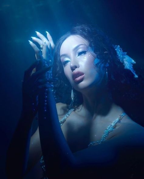 Ethereal Photography, The Deep Ocean, Dark Mermaid, The Siren, Mermaid Aesthetic, Deep Ocean, Photoshoot Concept, Foto Art, Fantasy Inspiration