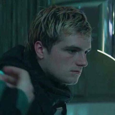 Peeta Mockingjay Part 2, Peeta Mellark Mockingjay Part 2, Peeta Mellark Pfp, Peeta Mellark Icons, Hunger Games Peeta, Mockingjay Part 2, Райан Гослинг, Hunger Games 3, Peeta Mellark