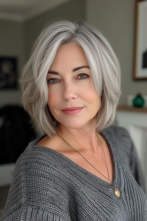 Pretty Short Hair, Gorgeous Gray Hair, Grey Hair Inspiration, Layered Haircuts For Medium Hair, Chin Length Hair, Blending Gray Hair, Gray Hair Highlights, Mom Hairstyles, Haircuts For Medium Hair