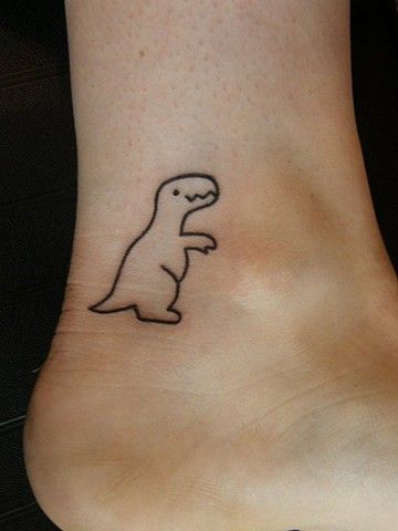 dinosaurio tatuaje Henna Motive, Hanna Tattoo, T Rex Tattoo, Dinosaur Outline, Cute Simple, Simple Tats, Dinosaur Tattoo, Origami Tattoo, Tattoo Cute