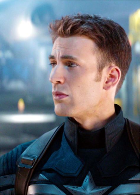 Chris Evans Winter Soldier, Captain America Hairstyle, Captain America Haircut, Chris Evans Haircut, Soldier Haircut, Captain Hydra, Short Textured Haircuts, Captain Amerika, Chris Evans Girlfriend