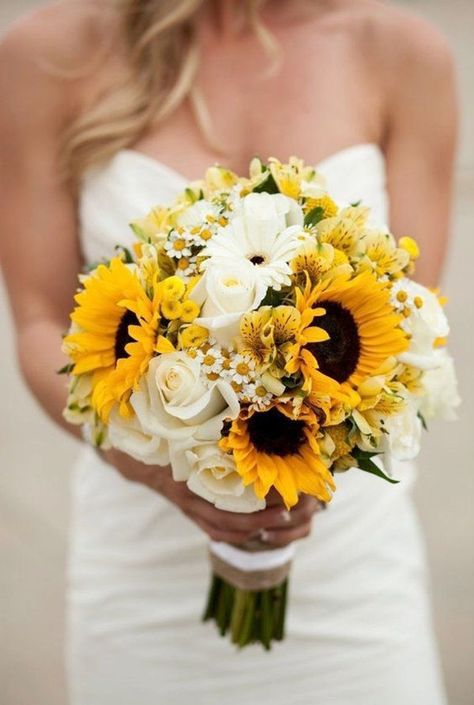 Grad Flowers, Wedding Flower Types, Pretty Wedding Bouquet, Sunflower Bridal Bouquet, Blush Weddings, Sunflower Wedding Decorations, Small Wedding Bouquets, Flowers Sunflowers, Săpunuri Handmade