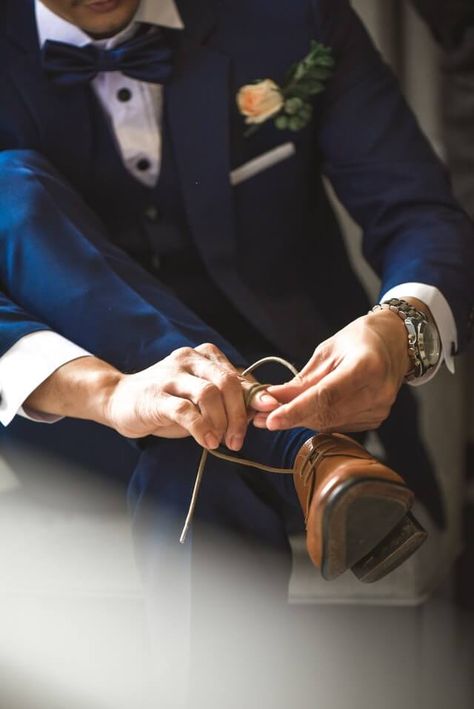 Groomsman Attire, Groomsmen Wedding Photos, Pose Pengantin, Groomsmen Photography, Groomsmen Poses, Groomsmen Getting Ready, Groom Photoshoot, Groomsmen Photos, Wedding Portrait Poses