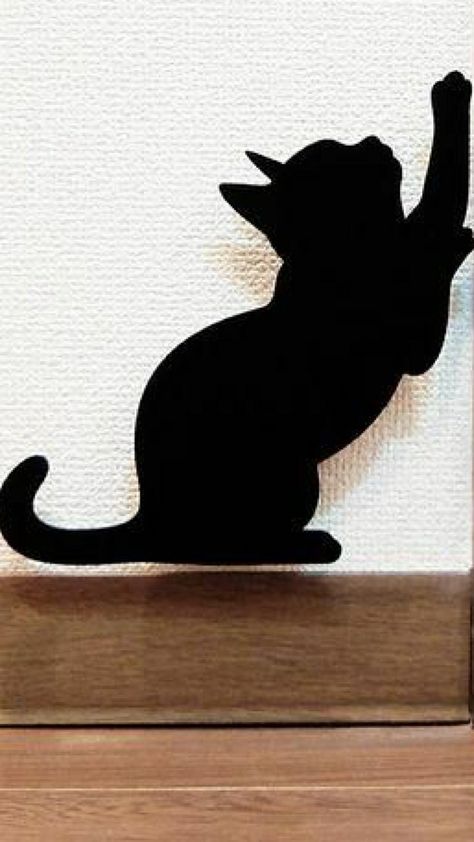 Silouette Pics Photo Ideas, Black Cat Silhouette Printable, Wall Drawing Bedroom, Simple Cat Tattoo, Silhouette Chat, Line Art Simple, Cat Tattoo Ideas, Cat Quilt Block, Dog Apron