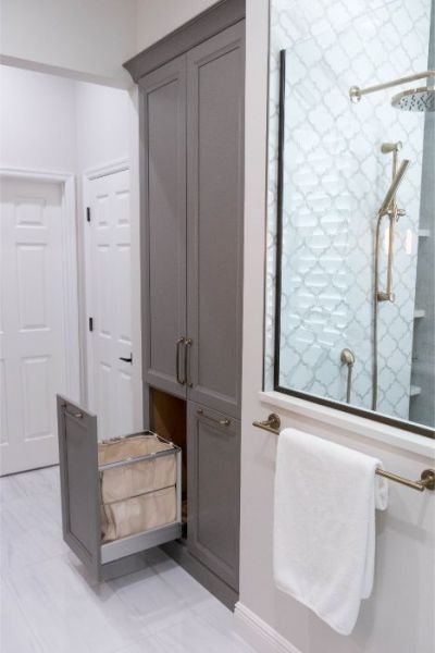 Closet In Bathroom, Built In Bathroom Storage, Bathroom Built Ins, Closet Master, Bathroom Linen Closet, Bath Renovation, Bathroom Linen Cabinet, Lp Design, Master Bath Remodel