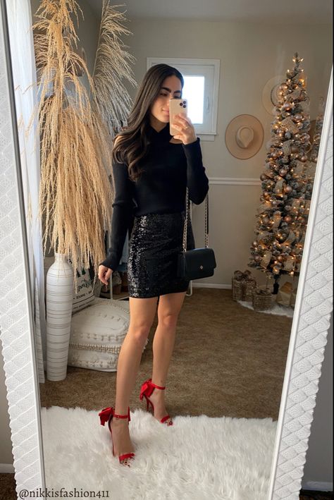 Nye Outfits Skirt, Black Sparkly Skirt Outfit, Glitter Outfit Ideas, Outfit Posada, Sparkly Skirt Outfit, Sparkling Outfit, Sweater With Dress, Black Leather Skirt Outfit, Holiday Skirt Outfits