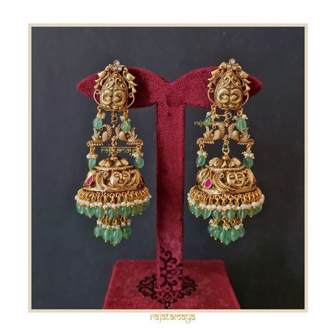 Nakshi Earrings Gold, Nakshi Jhumkas, Antique Jhumkas, Big Earrings Gold, Temple Jewellery Earrings, Antique Gold Earrings, Gold Jhumka Earrings, Gold Pearl Jewelry, Antique Necklaces Design