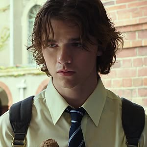 Lee Lee Flynn The Kissing Booth, Kissing Booth Lee, Lee Kissing Booth, Joel Courtney, Celebrity Wall, My Bo, The Kissing Booth, Kissing Booth, Break Dance