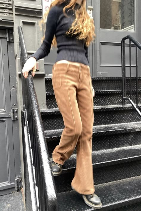 Corduroy Flare Pants Outfit, Low Rise Flare Pants, Corduroy Pants Outfit, Frazzled English Woman, Brown Flares, The Cardigans, Autumn Fits, Cold Weather Outfits, Mode Vintage