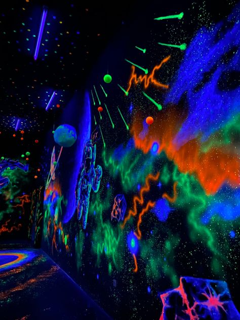 Glow In The Dark Graffiti, Neon Art Wallpaper, Haunted Arcade, Dark Graffiti, Galaxy Party, Prince Purple, Haunted Attractions, Country Roads Take Me Home, Cyberpunk Aesthetic