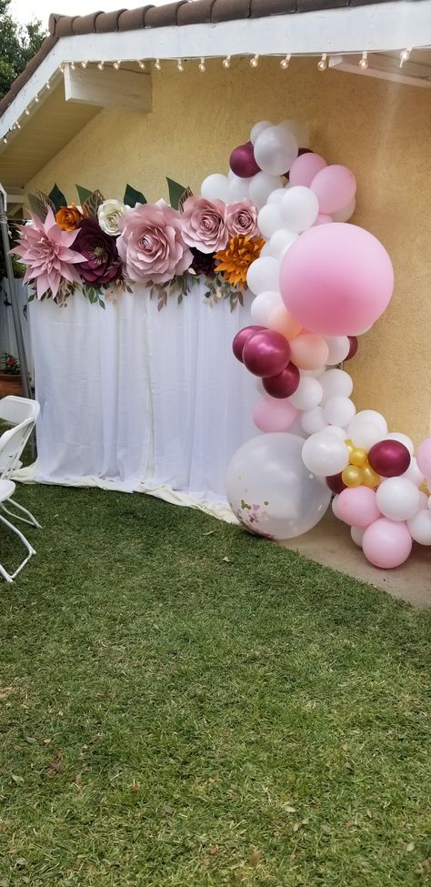 Rose Flower Birthday Theme, Paper Flower Party Decor, Paper Flower And Balloon Arch, Big Paper Flowers Diy Backdrops, Ballon And Flower Backdrop, Balloon And Paper Flower Backdrop, Balloon Garland With Paper Flowers, Balloon Arch With Flowers Backdrop, Balloon Arch With Paper Flowers