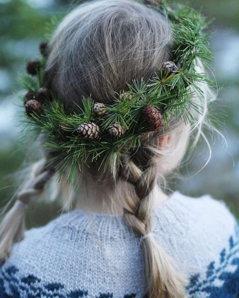 Pinecone Costume, Tree Costume, Saint Lucy, Pinecone Christmas, Evergreen Christmas, Autumn Cottage, Shabby Christmas, Hello Friday, Flower School