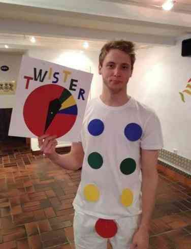 Twister Costume, Fantasias Halloween, Adult Halloween Costumes, Funny Halloween Costumes, Costume Halloween, Diy Halloween, Bones Funny, Halloween Funny, Funny Facts