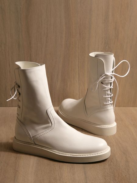 FrenchEconomie™️ Winter 2019 Men’s Fashion: Ann Demeulemeester Mens Vitello Shoes in White for Men Sneaker Boots Mens, Ann Demeulemeester Boots, Mens Sneaker Boots, Paris Mode, Ann Demeulemeester, Shoe Inspiration, Mens Fashion Shoes, Minimalist Outfit, Beautiful Shoes