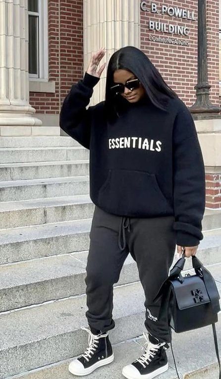 Hoodie Essentials, Essentials Sweatshirt, Essentials Hoodie, Fall Semester, Effortlessly Chic Outfits, Outfits With Converse, Chill Outfits, Streetwear Style, Streetwear Fashion Women