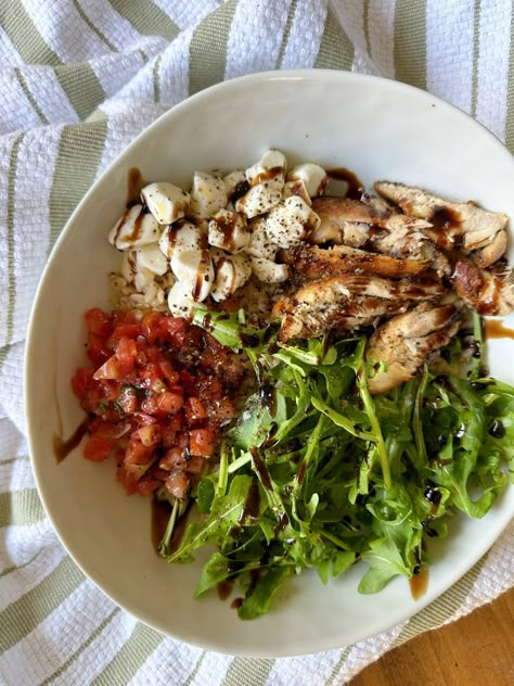 Trader Joe’s Bruschetta Bowl — The Hungry Hooker Minimal Cooking Meals, Seasoned Chicken Thighs, Trader Joes Recipes, Seasoned Chicken, Boneless Skinless Chicken, Trader Joe, Summer Dinner, The Chicken, Trader Joes