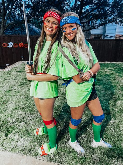 Best Duos Costumes, Cute Halloween Costumes For 2 Best Friends Middle School, Ideas For Twin Day Spirit Week, Friend Costume Ideas Two Matching, Two Friend Costumes Halloween, Dream Job Costumes Ideas, Twin Day Dress Up Ideas, Spirit Week Holiday Day Outfits, Ninja Turtles Outfit