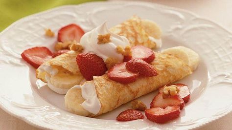 Crepe Ingredients, Banana Crepes, Strawberry Crepes, Bisquick Recipes, Chantilly Cream, Crepe Recipes, Make Ahead Breakfast, French Revolution, Strawberry Banana