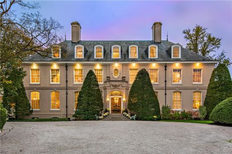 1927 Bois Doré by Architect Charles A. Platt Pending Sale in Newport, Rhode Island - Pricey Pads Rhode Island Mansions, Viking Range, Foyer Entrance, Boarding House, Mansions For Sale, Newport Rhode Island, Newport Ri, Island Home, Inspired Homes