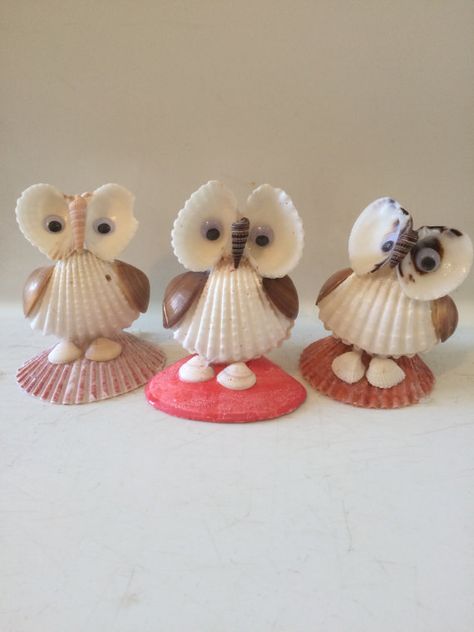 Sea shell Owl figurines by EnchantedSeaKingdom on Etsy Shell Animals, Sea Shells Diy, Little Owls, Art Coquillage, Seashell Projects, Shells Diy, Shell Crafts Diy, Sea Crafts, Shell Decor