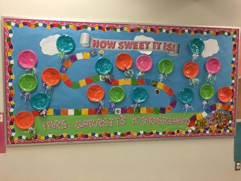 Candy Bulletin Boards, Spring Bulletin Boards Preschool, Behavior Bulletin Boards, Candy Theme Classroom, School Bulletin Board Ideas, Display Boards For School, Board Game Themes, Kindergarten Bulletin Boards, Ideas For Kindergarten