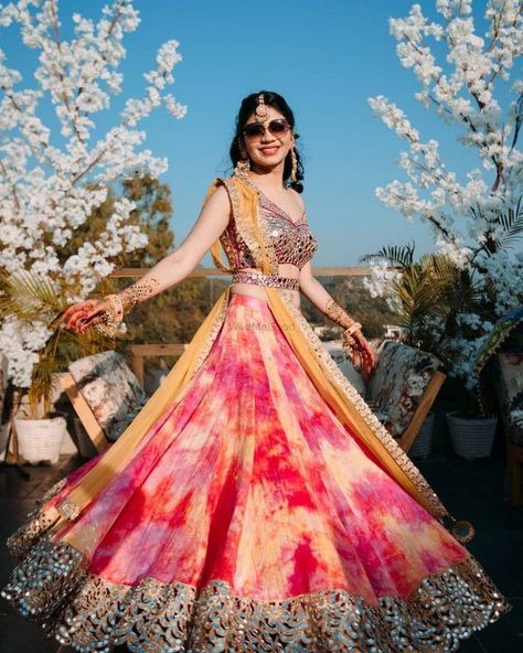 The Coolest Boho-Chic Lehengas We Spotted On Real Brides! | WedMeGood Mehendi Outfits, Wedding Lehenga Designs, Lehnga Dress, Bridal Lehenga Collection, Indian Bridal Dress, Indian Gowns Dresses, Ghagra Choli, Indian Gowns, Indian Bridal Outfits