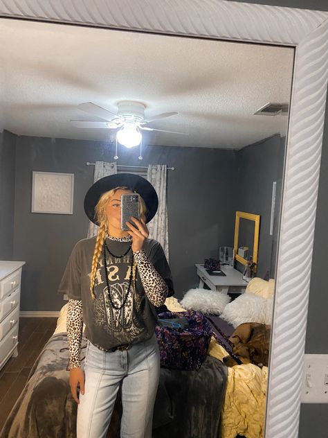 Cheetah Print Western Outfit, Western Leopard Outfit, Cheetah Print Shirt Outfits, Long Sleeve Under Shirt Outfit, Undershirt Outfit, Long Sleeve Under Shirt, Printed Shirt Outfit, Johnny Cash Shirt, Cheetah Print Outfits