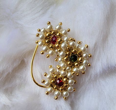 Moti Jewellery, Nath Designs, Nath Design, Nose Pin Indian, Nose Ring Designs, Mughal Jewelry, Nath Nose Ring, Nose Earrings, Indian Bridal Jewelry Sets