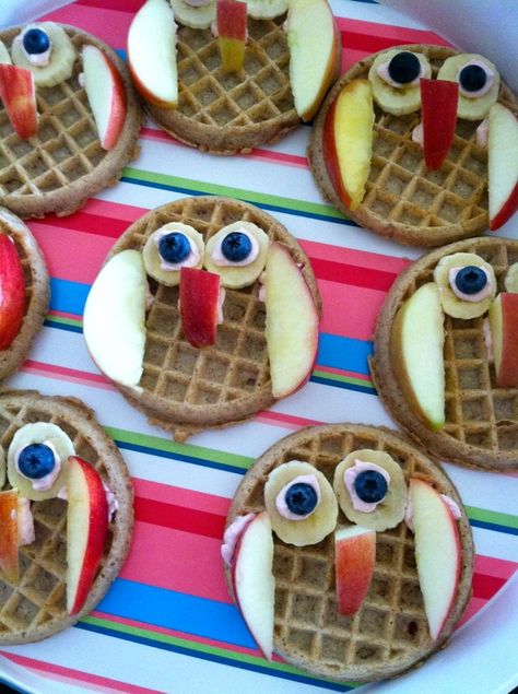 Owl Snacks, Fruit And Cream, Owl Food, Class Snacks, Owl School, Preschool Cooking, Theme Snack, Snacks Fruit, Preschool Snacks