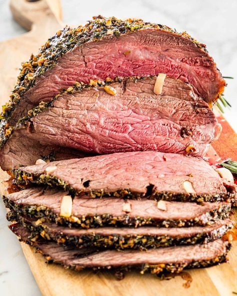 Roast Beef - Jo Cooks Prime Rib Oven, Boneless Prime Rib Roast, Cooking Prime Rib Roast, Perfect Roast Beef, Best Roast Beef, Prime Rib Roast Recipe, Cooking Prime Rib, Rib Roast Recipe, Sliced Roast Beef