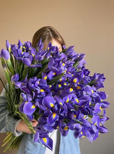 Iris Flower Bouquet, Iris Wedding Bouquet, Iris Bouquet, Flower Boquet, Boquette Flowers, Purple Iris, Flower Therapy, Beautiful Bouquet Of Flowers, Delicate Flowers