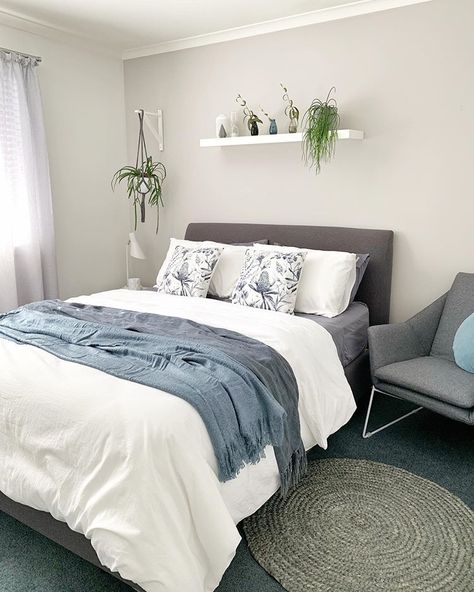 Budget styling. Sometimes a little change up can be cheap and add a totally different look. I love all the new additions @kmartaus. Here… California Bedroom Style, Bedroom Wall Decor Above Bed, Kmart Home, Luxury Living Room Decor, Flat Decor, Guest Bedroom Decor, Home Decor Hacks, Small Bedroom Decor, Redecorate Bedroom