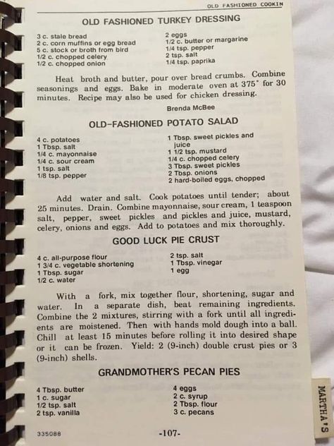 Old Country Recipes Southern Style, Old Southern Recipes, Old Fashioned Potato Salad, Turkey Dressing, Dressing Recipes Thanksgiving, Holiday Treats Recipes, Dressing Recipes Cornbread, Heirloom Recipes, Cornbread Dressing