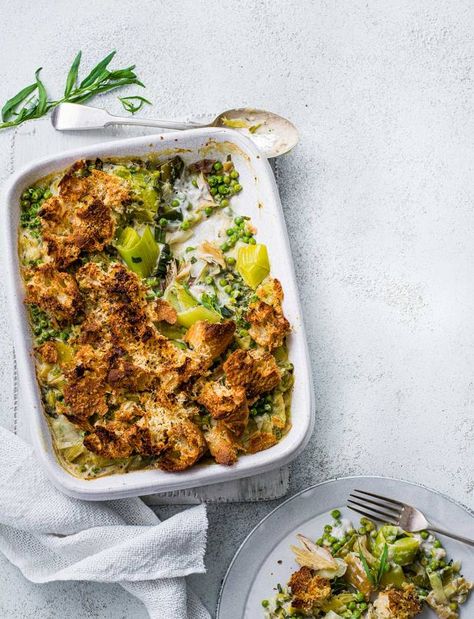 Smoked mackerel and leek gratin recipe | Sainsbury's Magazine Leek Gratin, Ocean Food, Mackerel Recipes, Smoked Mackerel, 30 Min Meals, Poached Salmon, Magazine Recipes, Fish Pie, Weekend Cooking