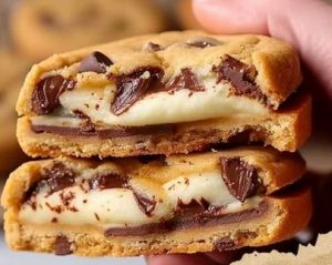 Stuffed Chocolate Chip Cookies, Recipes On A Budget, Creative Dessert Recipes, Frozen Cheesecake, Cozy Afternoon, Chocolate Oatmeal Cookies, Cookie Games, Chocolate Chip Cookies Recipe, Chocolate Oatmeal