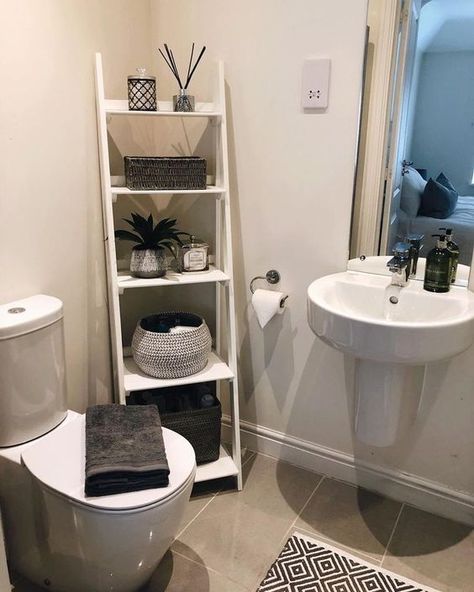 En Suite Storage Ideas, Really Small Bathroom Ideas, Toilet Organization, Diy Bathroom Storage Ideas, Cosy Evening, Farmhouse Bathroom Decor Ideas, Diy Bathroom Storage, Bathroom Organization Diy, Decor Ikea