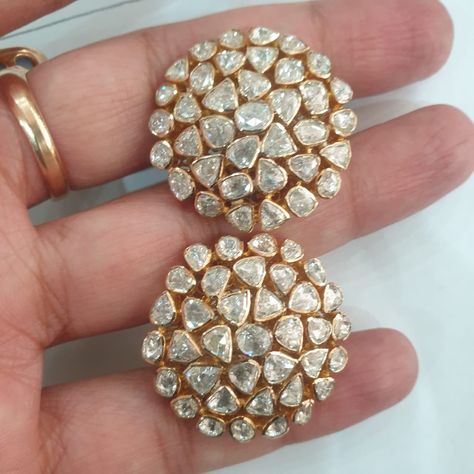 Latest Studs In Gold, Polki Tops Earrings, Latest Polki Jewellery Design, Polki Diamond Earrings, Uncut Earrings, Diamond Polki Earrings, Kundan Studs Earrings, Polki Pendant Designs, Uncut Diamond Earrings