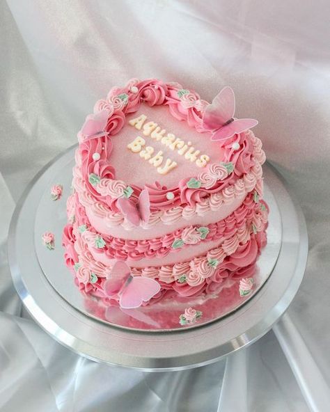 Aquarius Heart Cake, Decoden Cake, Birthday Cake Aquarius, Aquarius Cake Birthdays, Twenty Birthday Cake, Aquarius Birthday Cake, Aquarius Cake, 18th Birthday Cake For Girls, Aquarius Things