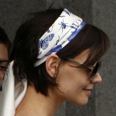 Headscarf + angled bob = cute Hairstyles Bandana, Bandana Hairstyles Short, How To Wear Headbands, Headbands For Short Hair, Head Scarfs, Head Scarf Styles, Hair Styles 2014, Peinados Fáciles Para Cabello Corto, Penteado Cabelo Curto