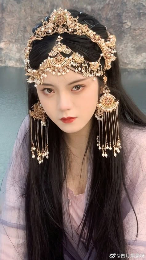 Chinese Head Accessories, Asian Crown, Yaorenmao Ririchiyo, Asian Headdress, Chinese Headpiece, Chinese Jewelry Traditional, Hanfu Headdress, Japanese Crown, Chinese Crown