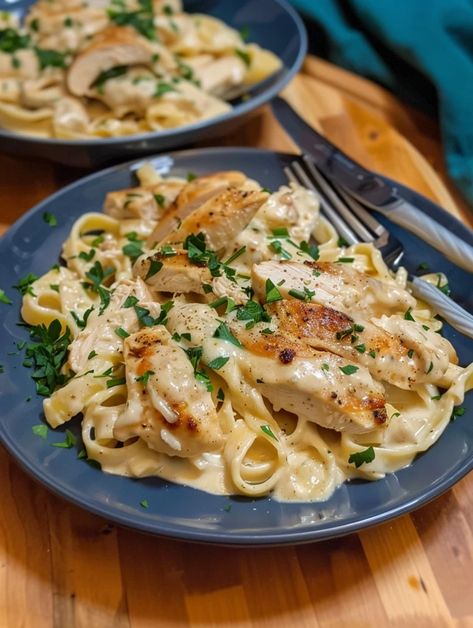 Chicken For Alfredo, Lemon Pepper Chicken Pasta, Grilled Chicken Alfredo, How To Grill Chicken, Chicken Alfredo Fettuccine Recipe, Garlic Chicken Pasta, Lemon Chicken Pasta, Chicken And Pasta, Chicken Fettuccine Alfredo