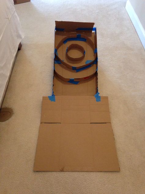 Skeeball made from cardboard boxes. Afternoon full of fun. Carnival Games Ideas, Hawaiian Party Games, Arcade Games Diy, Drinking Games For Parties, Skee Ball, Game Room Bar, Games Ideas, Maker Project, Carnival Games