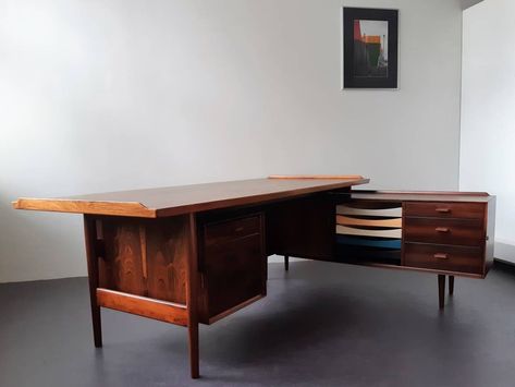 Executive desk in rosewood by Arne Vodder for Sibast Møbelfabrik, Denmark 1950's/1960's - NOVAC Vintage Arne Vodder, The Desk, Executive Desk, Lamps Ceiling, Desk Lamps, Writing Desk, Ceiling Lamp, Sideboard, Wall Lamp