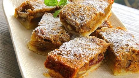 Everyone will enjoy these tasty mango dessert squares dusted with powdered sugar! Mango Squares, Portable Desserts, Butter Tart Squares, Picnic Desserts, Dessert Squares, Dried Mango, Mango Dessert, Square Recipes, Butter Tarts