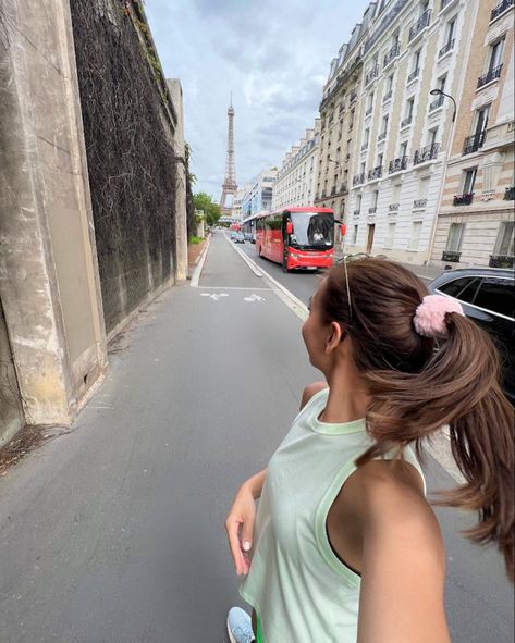 Running In Paris, City Running Aesthetic, Running London, Europe 2024, Runner Girl, Paris Aesthetic, Morning Running, Running Motivation, Running Clothes