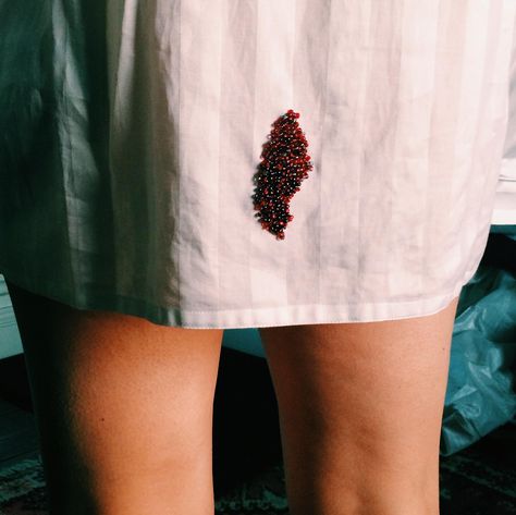 Twenty-two-year-old Lili Murphy-Johnson creates bejeweled maxi pads and menstrual stains to celebrate your monthly bleed. Menstruation Art, Maxi Pads, Maxi Pad, Harley Quinn Cosplay, Graphic Tee Design, Read News, Fine Fabric, Dainty Jewelry, Cute Jewelry